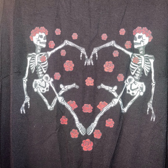 Torrid open back skull and roses tank top - Picture 2 of 5